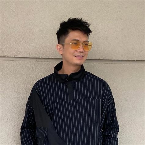 VHONG NAVARRO .